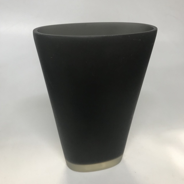 VASE, Black Resin